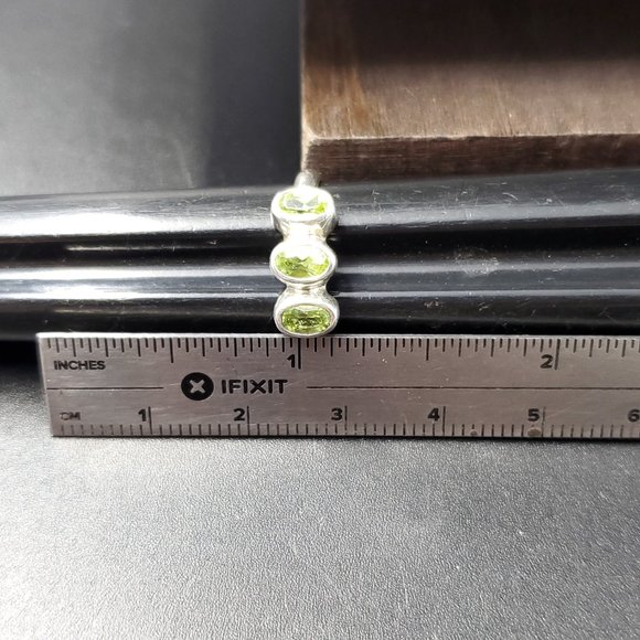 Size 7 Sterling Silver Triple Oval Peridot Ring - Picture 7 of 8